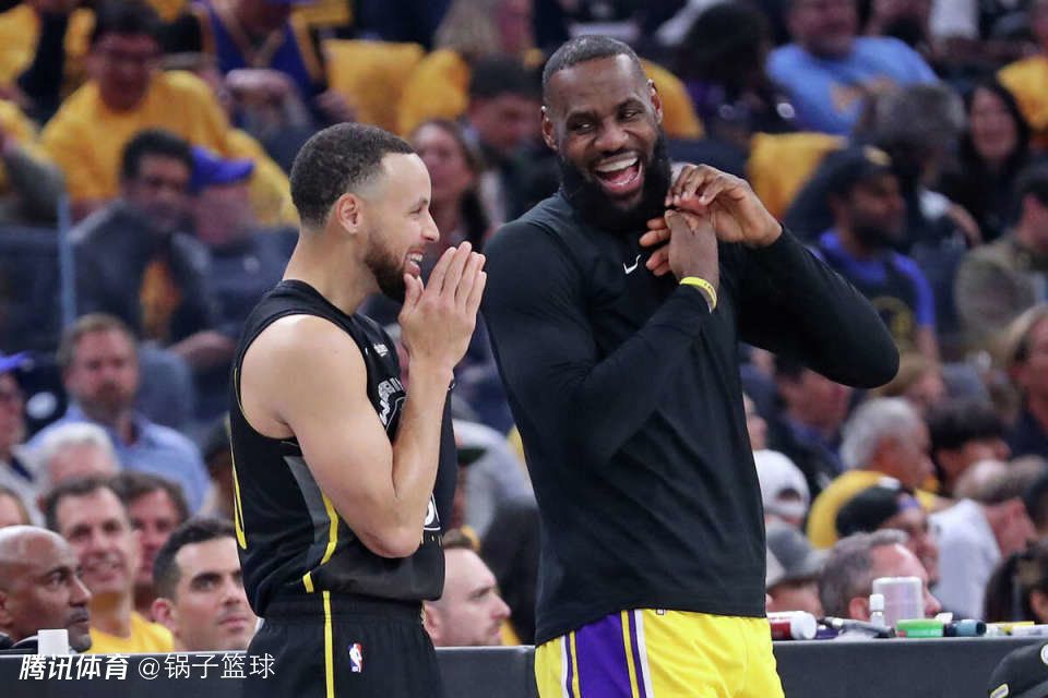 战报恩比德三节31+15+10马克西21+576人复仇公牛　NBA常规赛76人主场对阵公牛，两队才刚刚交过手，上场比赛76人在恩比德缺阵的情况下不敌公牛，目前76人排在东部第三，公牛排在东部第十。